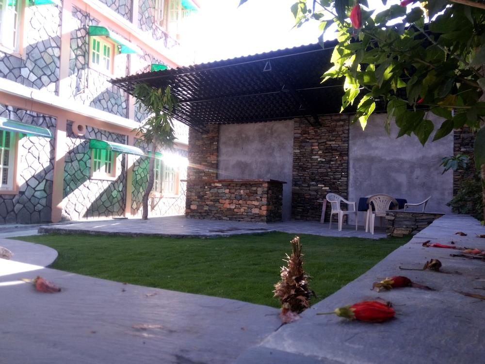 Hotel Nana Pokhara Buitenkant foto